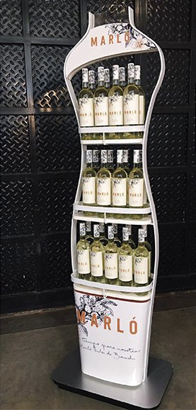 Exhibidor Marló Femme fabricado, con botellas