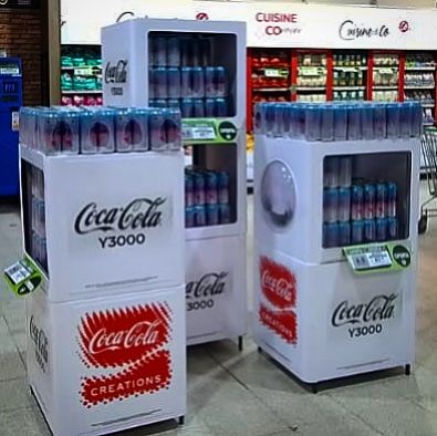Exhibidores de Coca-Cola Y3000 en supermercado